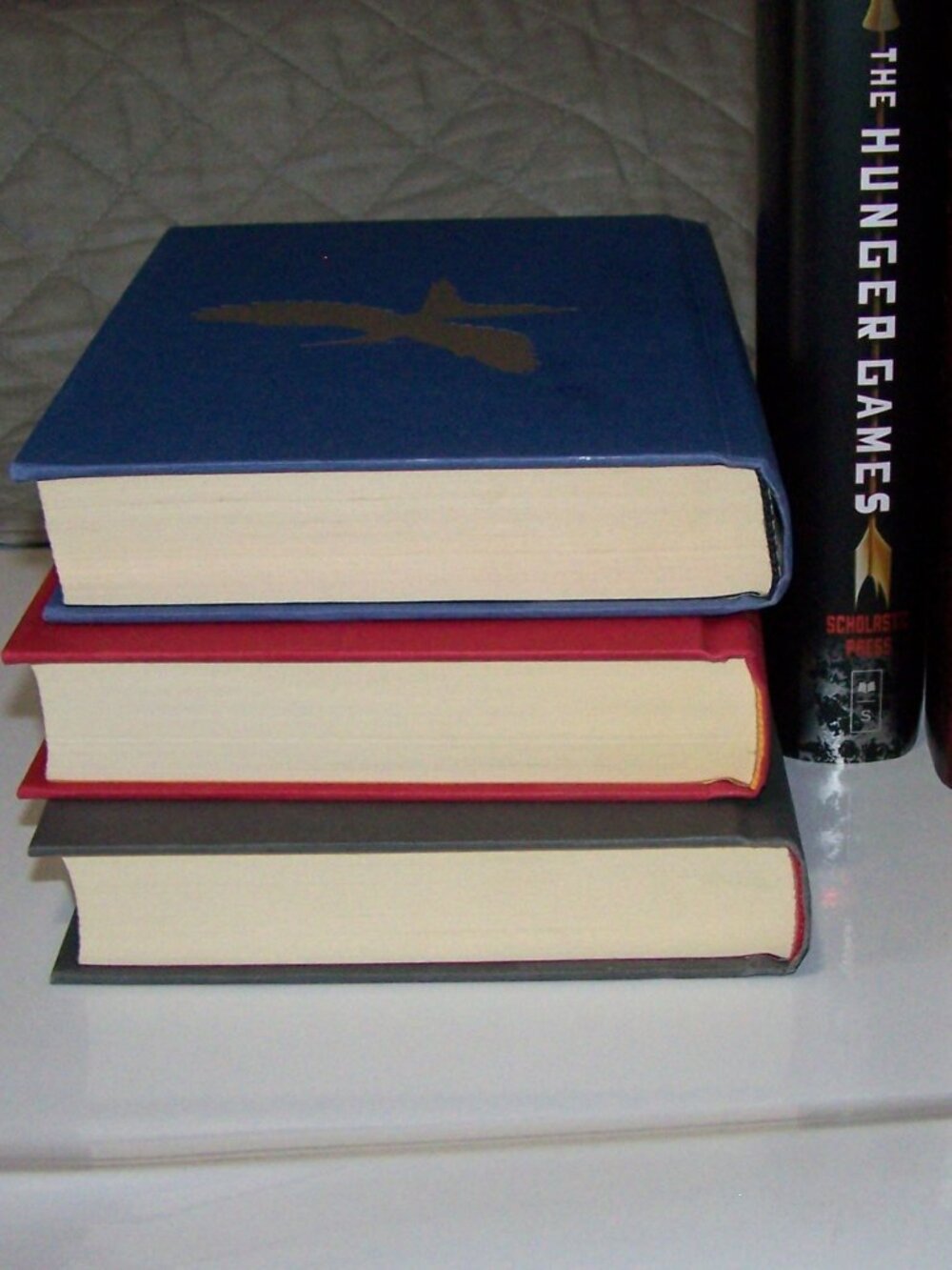 The Hunger Games Series Suzanne Collins - Picture 6 of 8